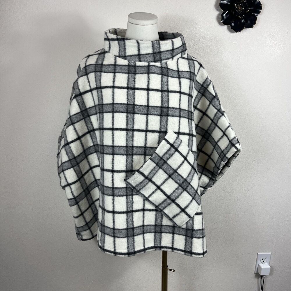 World Market Poncho Jacket Womens One Size White Plaid Fleece Pockets Boho - Picture 1 of 8